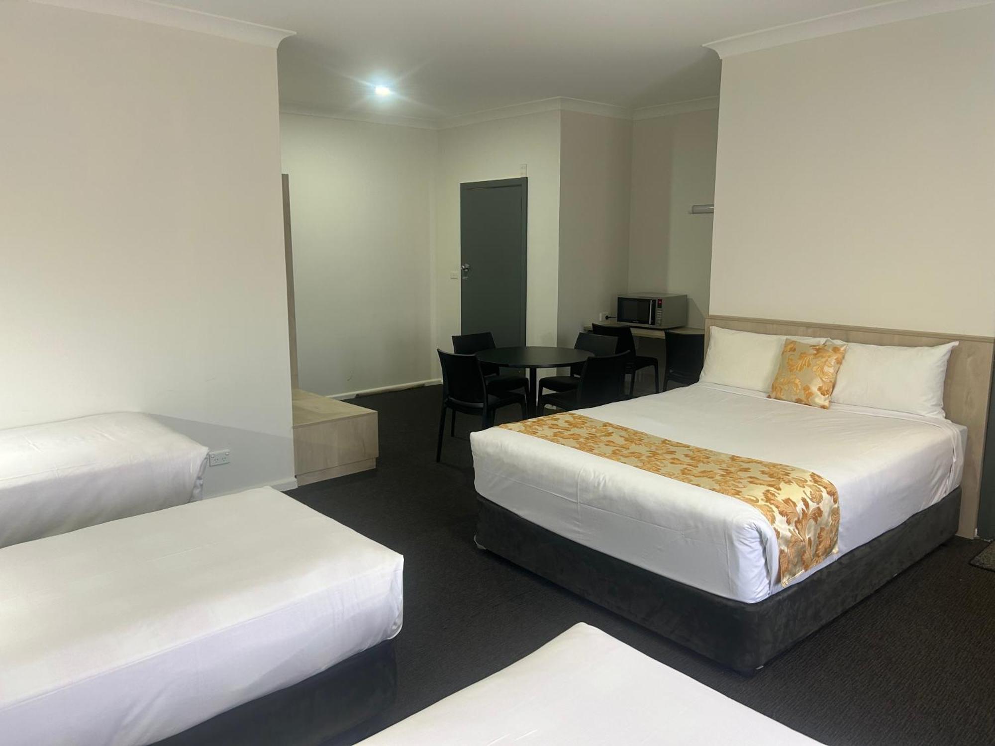Country Lodge Motor Inn Бетхерст Екстер'єр фото