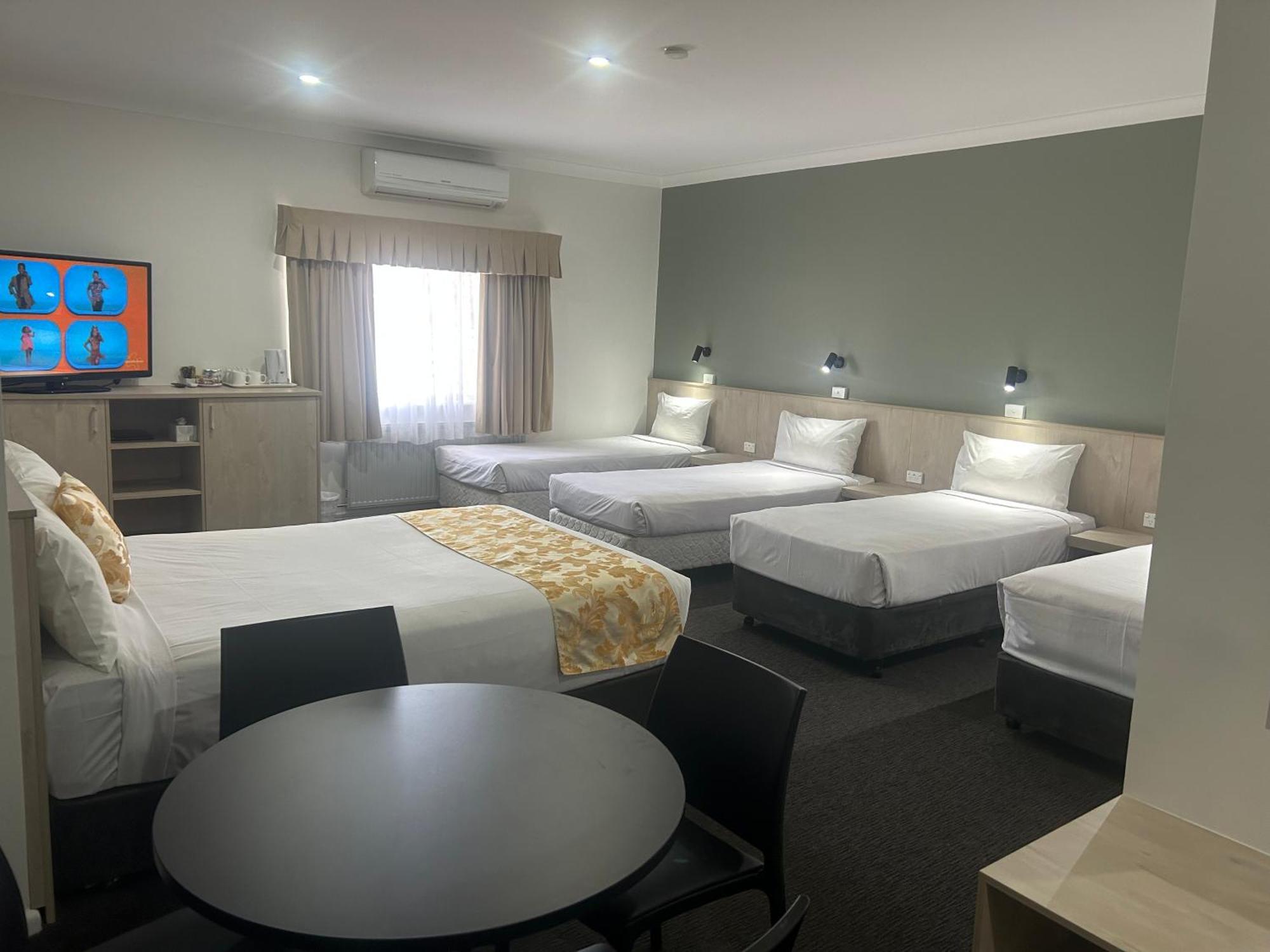 Country Lodge Motor Inn Бетхерст Екстер'єр фото
