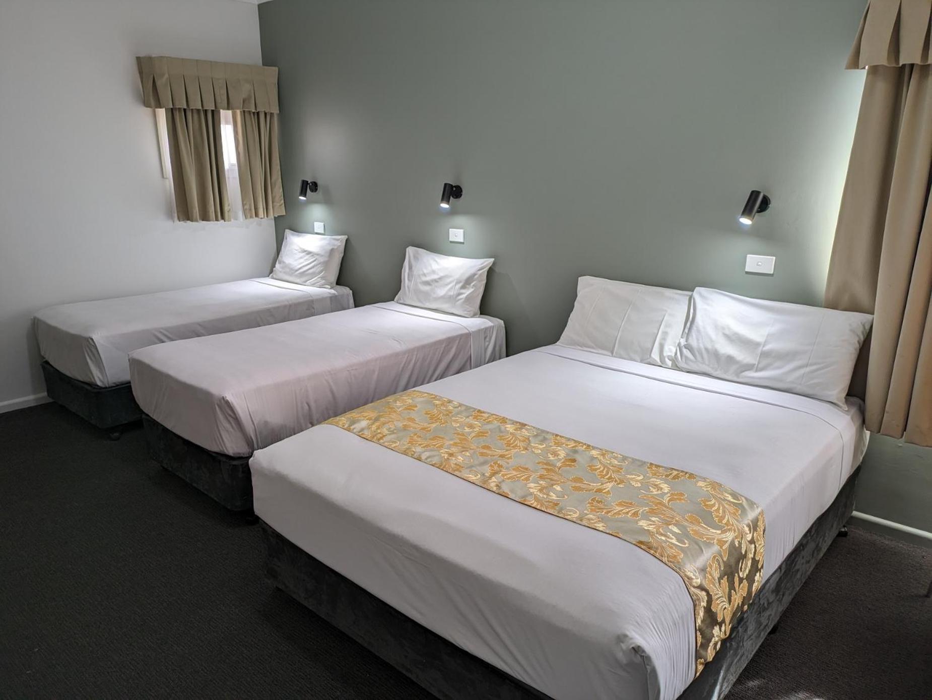 Country Lodge Motor Inn Бетхерст Екстер'єр фото