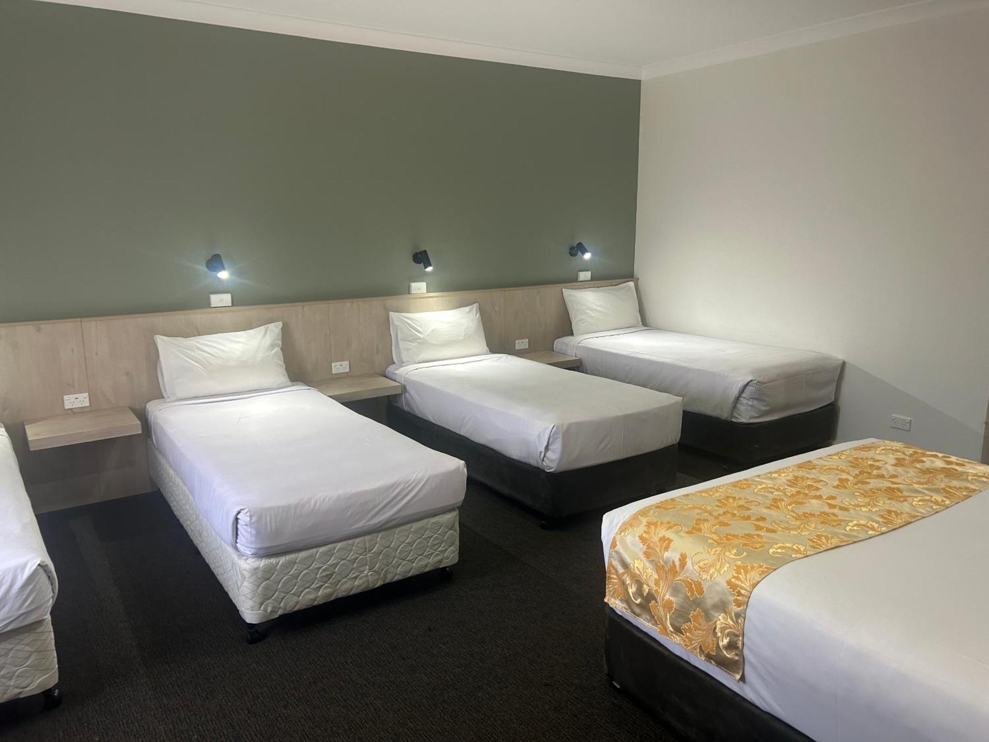 Country Lodge Motor Inn Бетхерст Екстер'єр фото