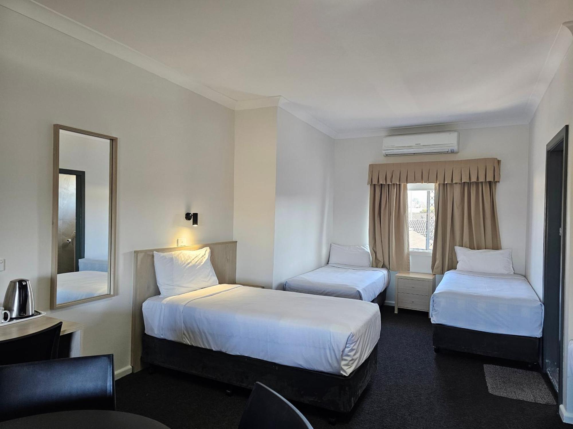 Country Lodge Motor Inn Бетхерст Екстер'єр фото