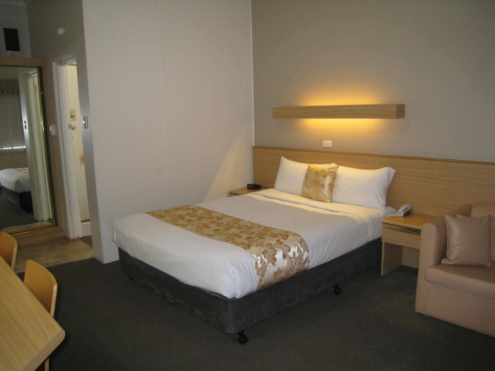 Country Lodge Motor Inn Бетхерст Екстер'єр фото