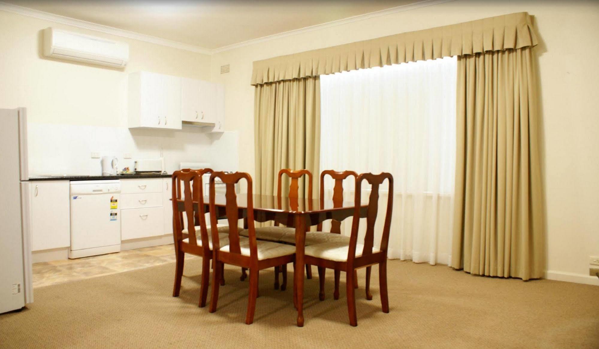 Country Lodge Motor Inn Бетхерст Екстер'єр фото