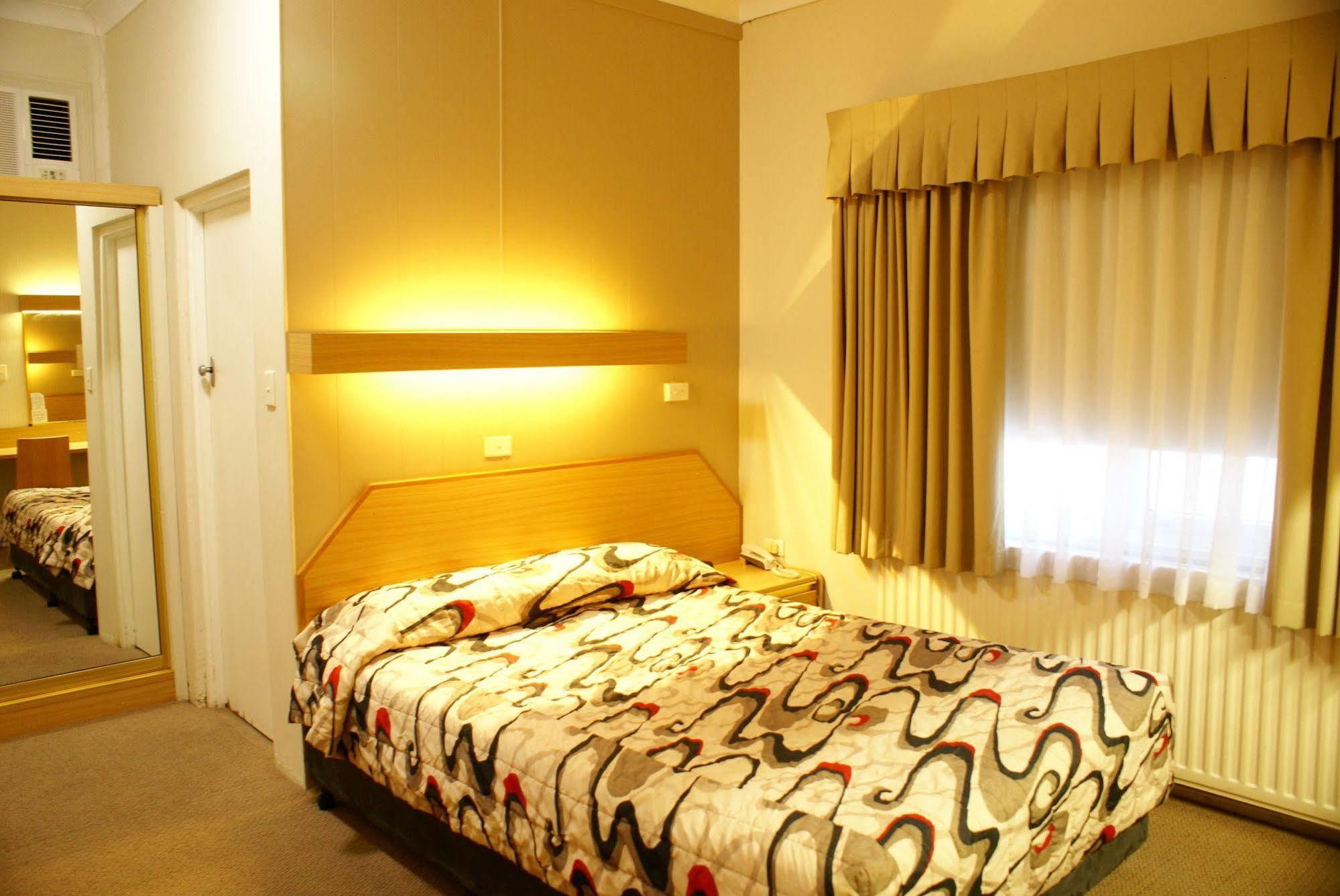 Country Lodge Motor Inn Бетхерст Екстер'єр фото